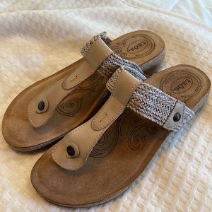 TAOS EU Size 39 Pam Stone Beige Leather Woven Thong Sandal Flip Flop US 8-8.5